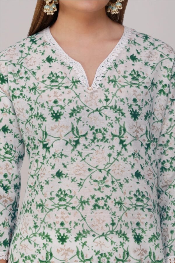 4.5 Green - Kurti With V Neck P1D1